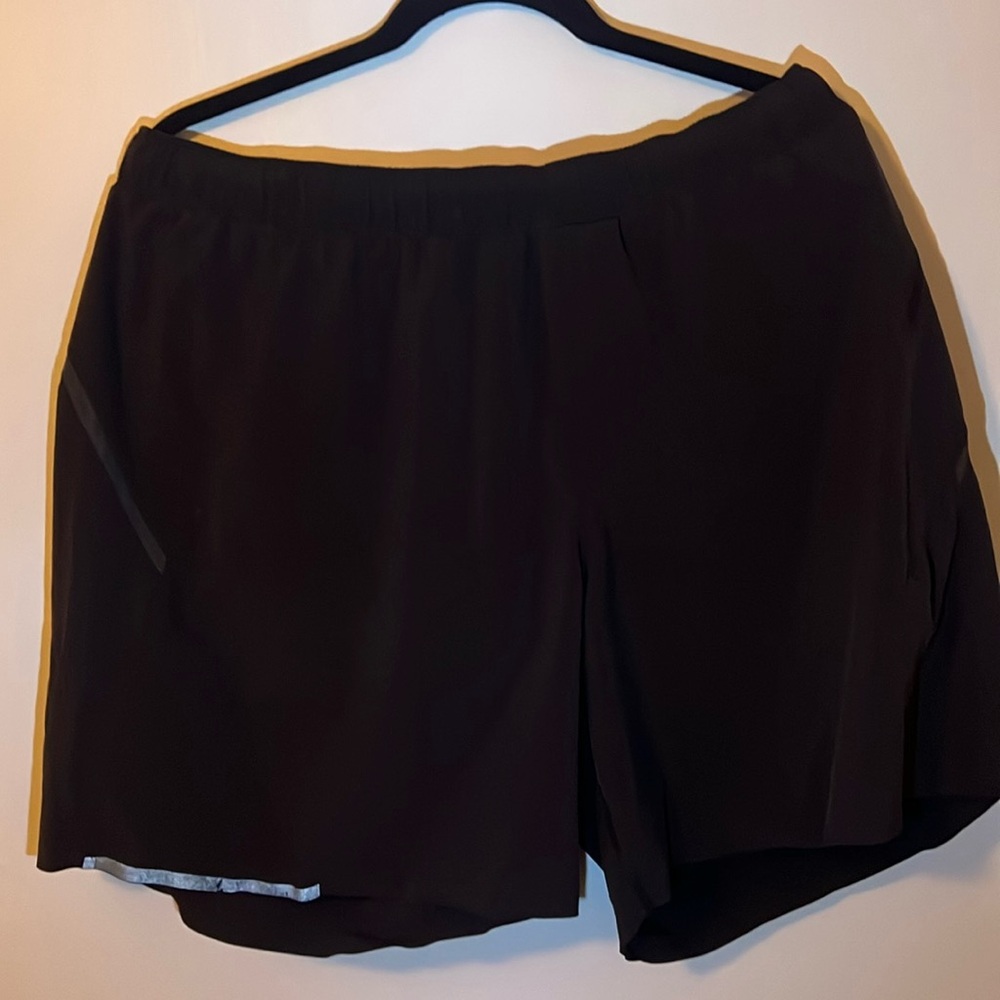Lululemon XXL workout short w\brief liner.